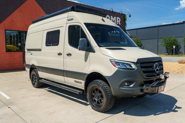Used 2024 Mercedes-Benz Sprinter 2500 image 3