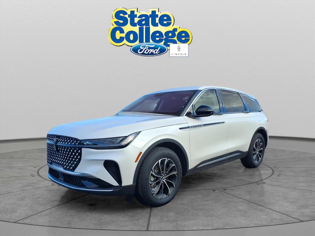 Used 2025 Lincoln Nautilus Premier image 1