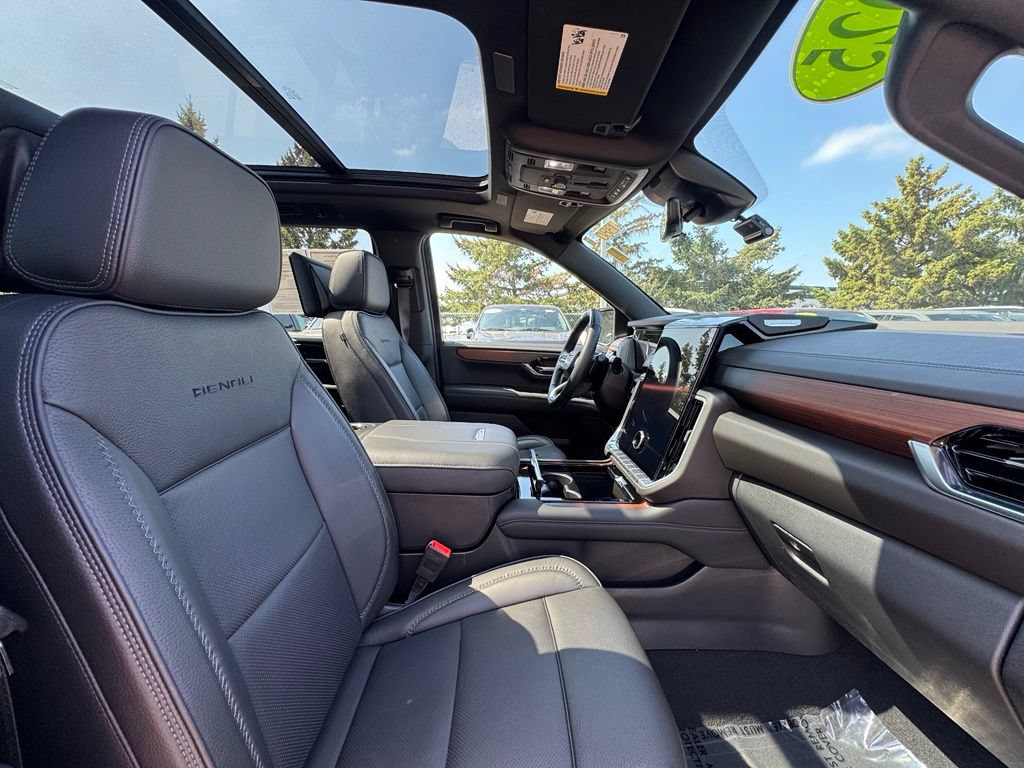 Used 2025 GMC Yukon Denali w/ Denali Reserve Package AWD/4WD image 39