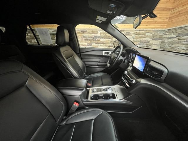 Used 2020 Ford Explorer XLT w/ Equipment Group 202A AWD/4WD image 14
