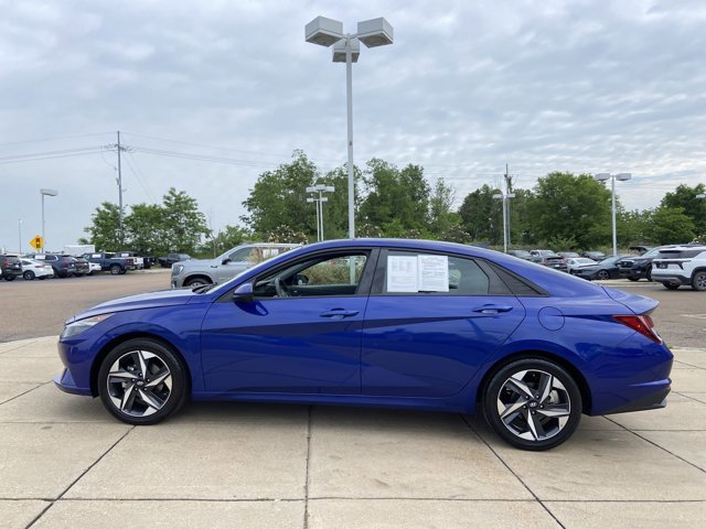 Used 2023 Hyundai Elantra SEL w/ Convenience Package FWD image 7