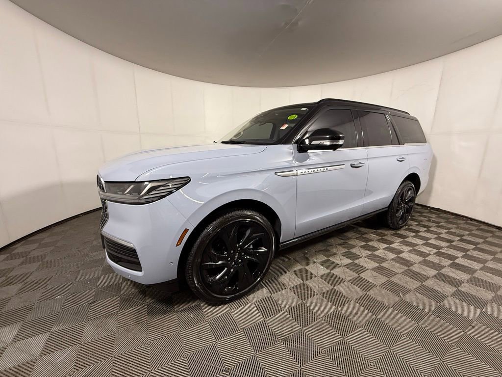 Certified 2025 Lincoln Navigator Reserve image 1