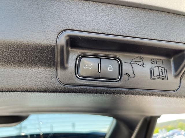 Used 2020 Ford Explorer XLT w/ Equipment Group 202A AWD/4WD image 31