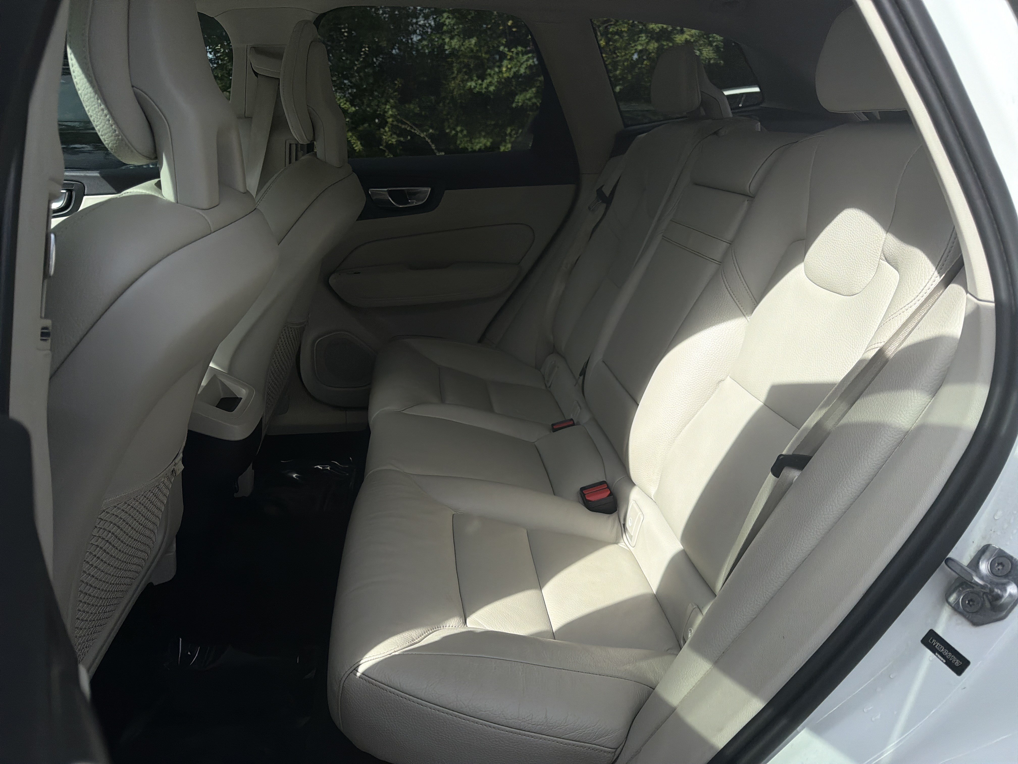 Used 2019 Volvo XC60 T5 Momentum w/ Premium Package FWD image 32