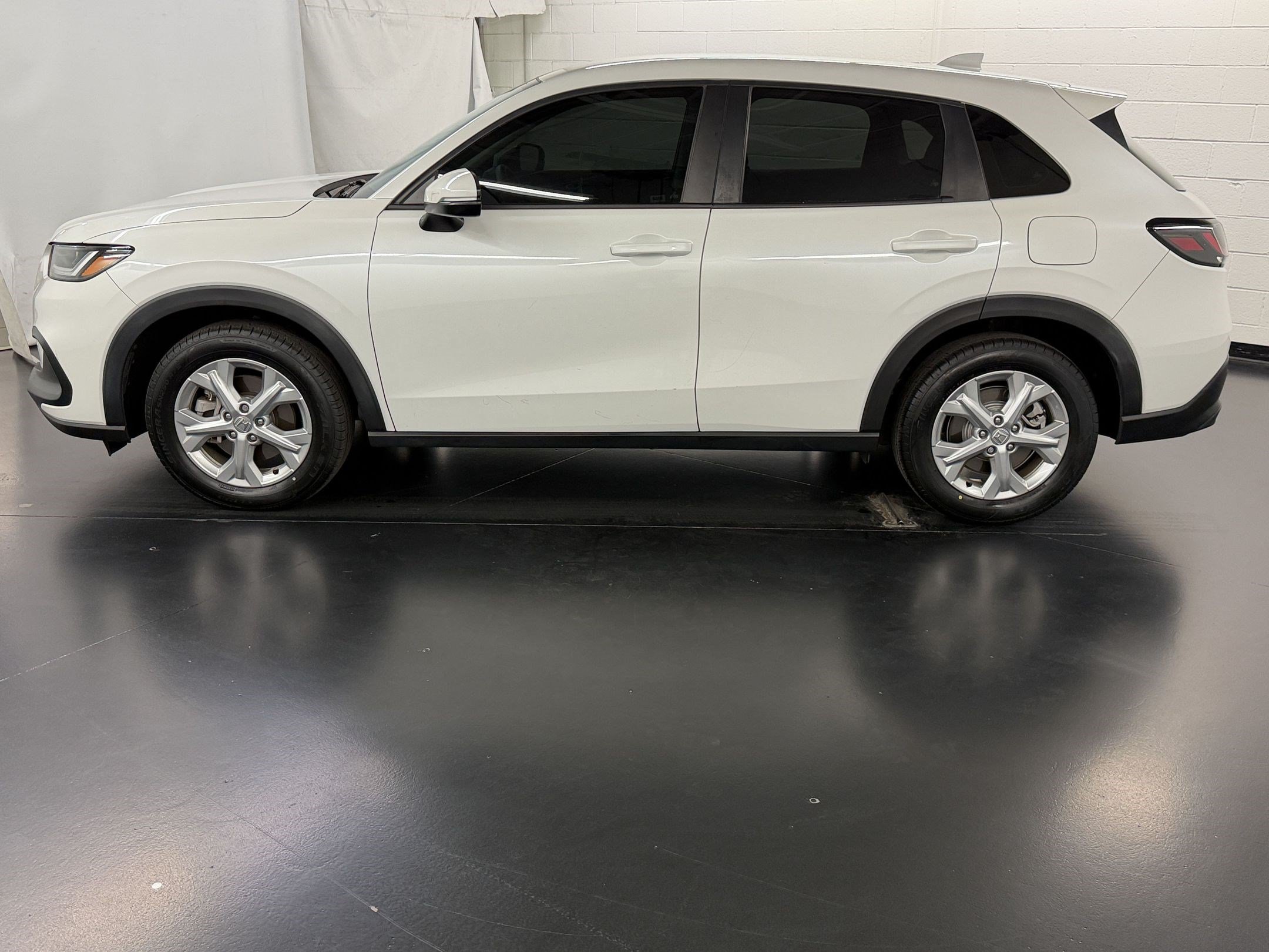 Certified 2024 Honda HR-V LX image 2