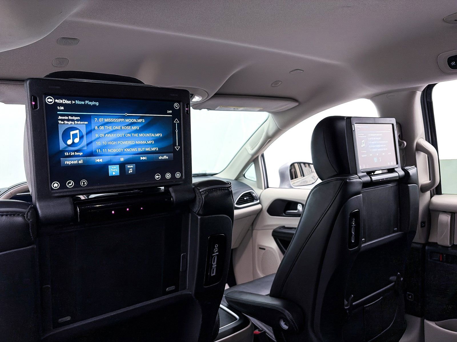 Used 2020 Chrysler Pacifica Limited w/ Advanced Safetytec Group image 21