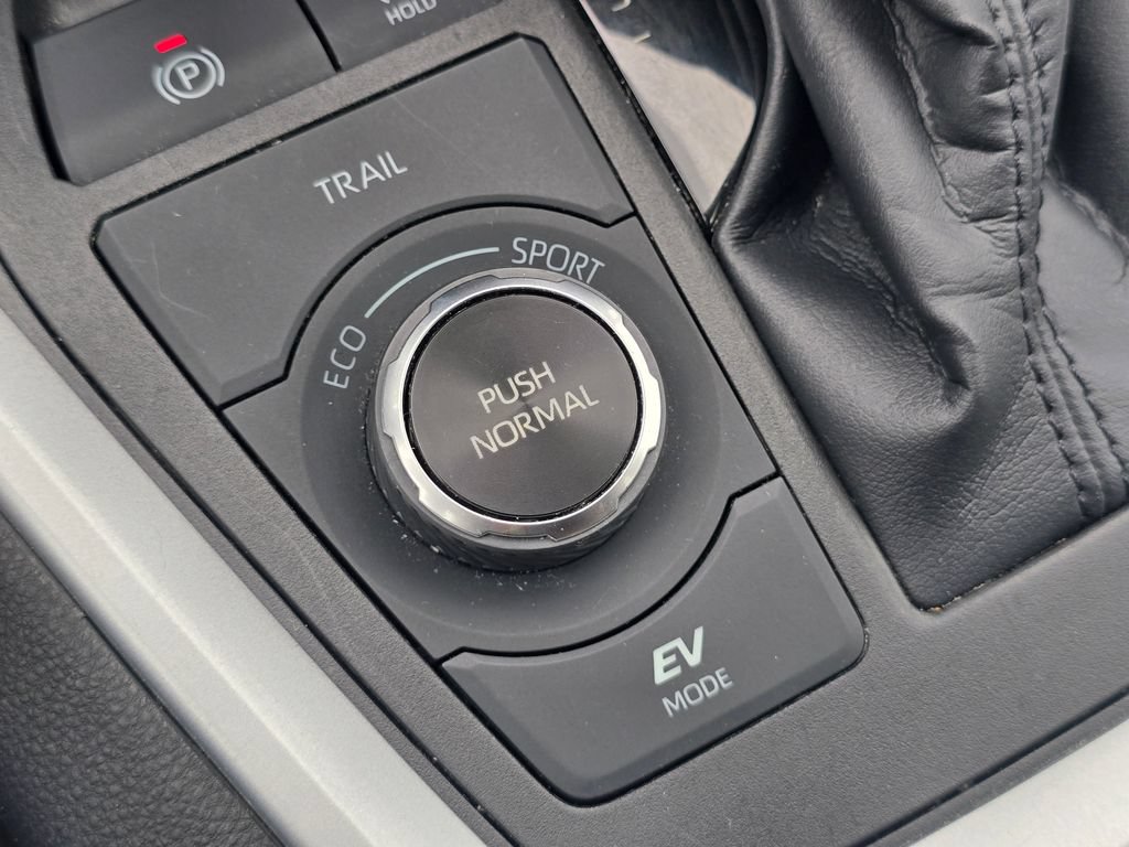 Certified 2023 Toyota RAV4 LE AWD/4WD image 7