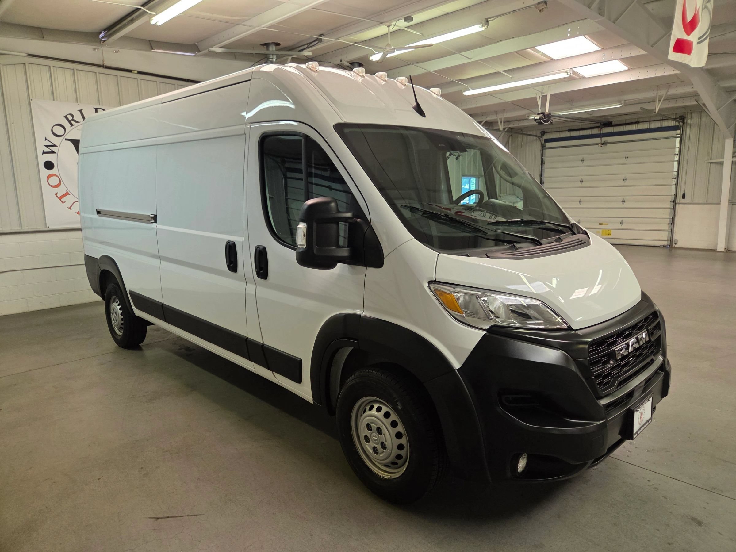 Used 2025 RAM ProMaster 2500 w/ Convenience Group FWD image 10