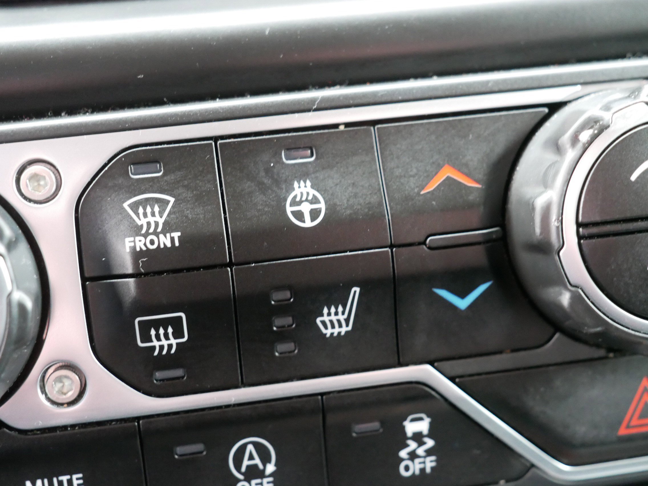 Used 2020 Jeep Wrangler Unlimited Sahara image 31