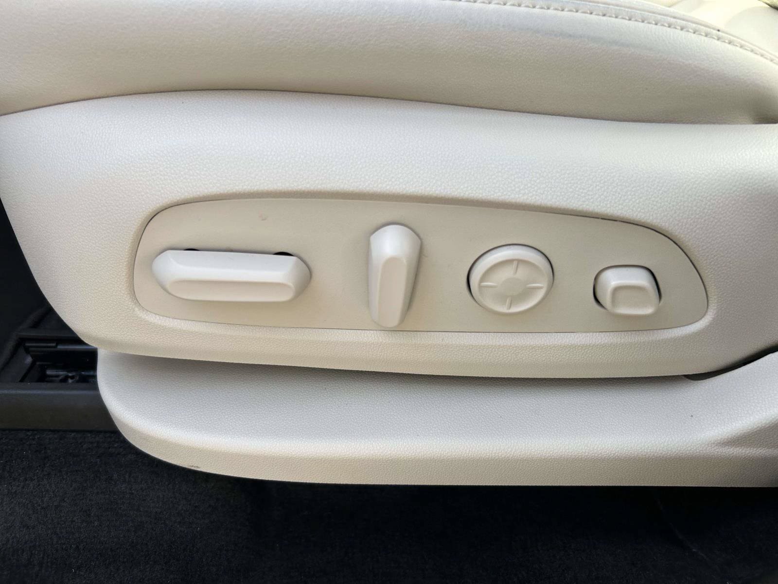Used 2024 Buick Enclave Avenir w/ Avenir Technology Package FWD image 22