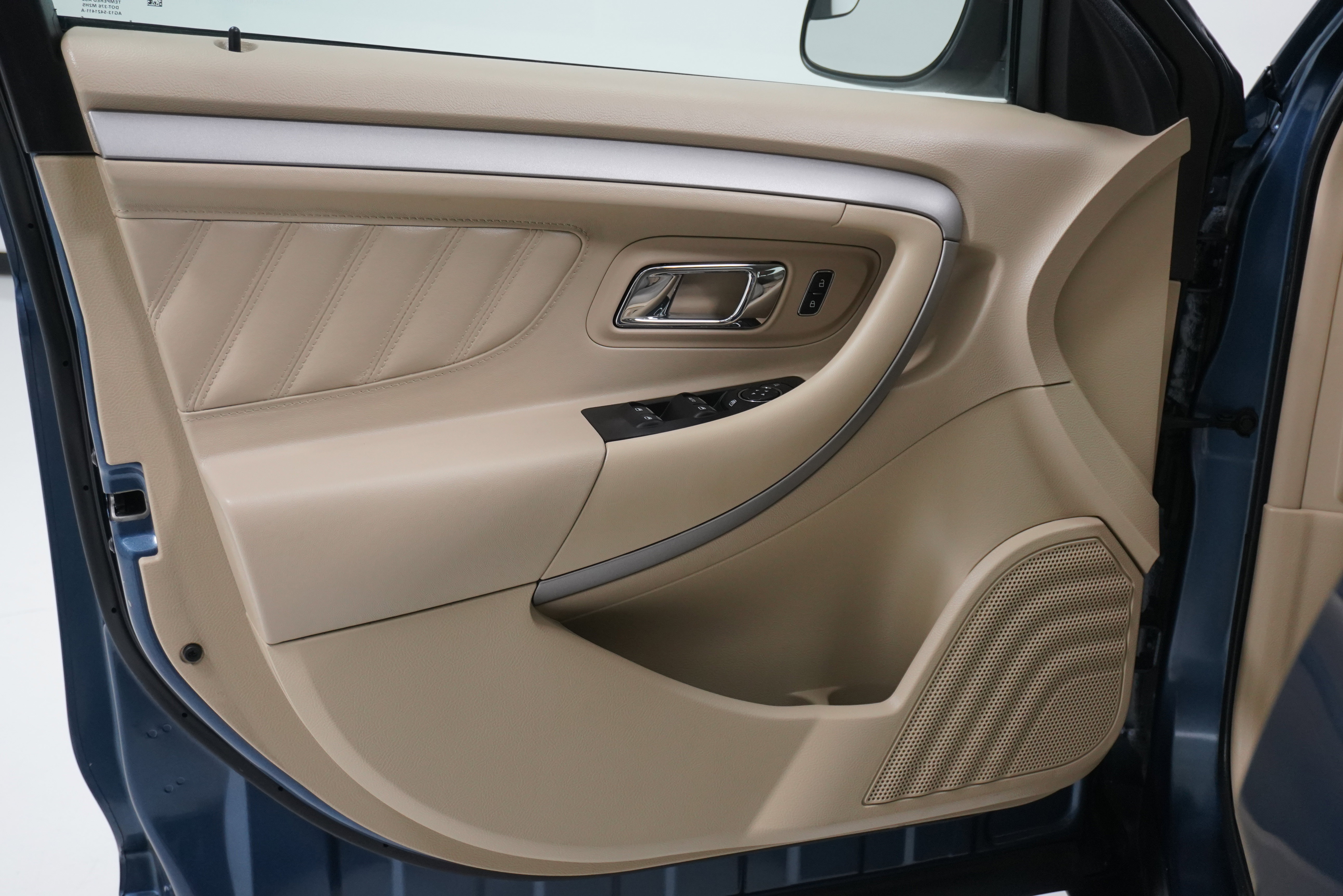 Used 2018 Ford Taurus SE image 12