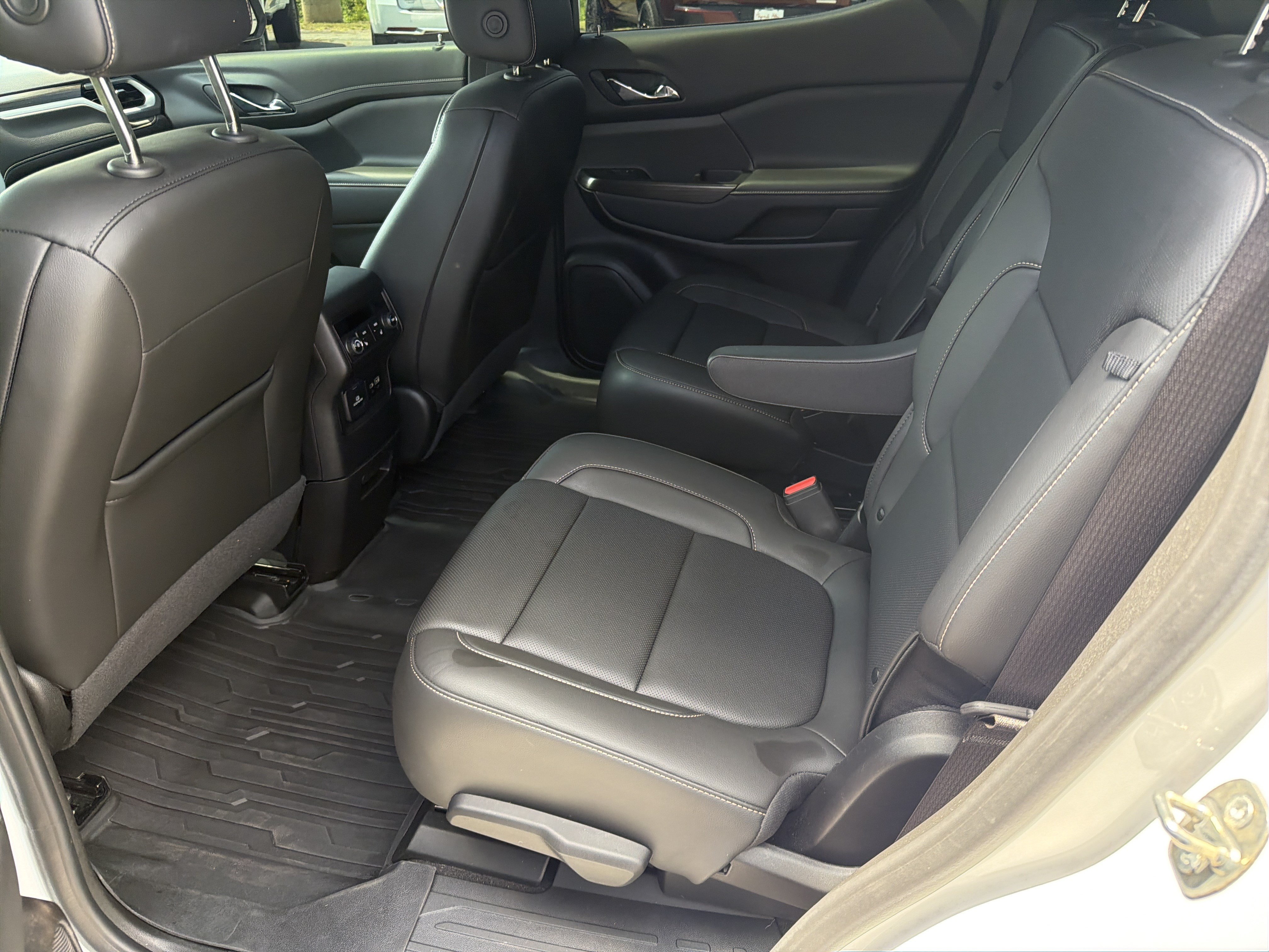 Certified 2023 GMC Acadia SLT w/ Elevation Edition FWD image 20