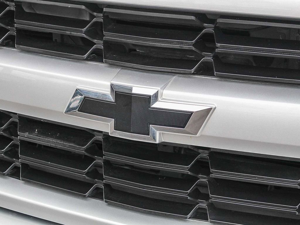 Used 2017 Chevrolet Silverado 1500 Custom w/ LPO, Black Pack AWD/4WD image 6