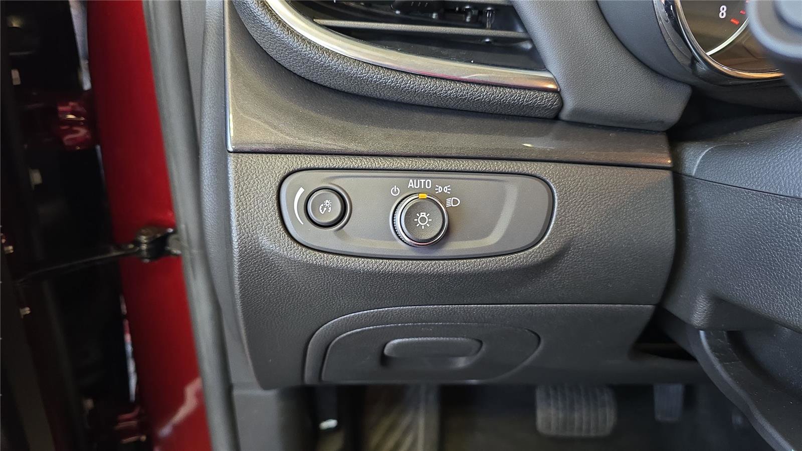 Used 2022 Buick Encore Preferred w/ Safety Package image 22