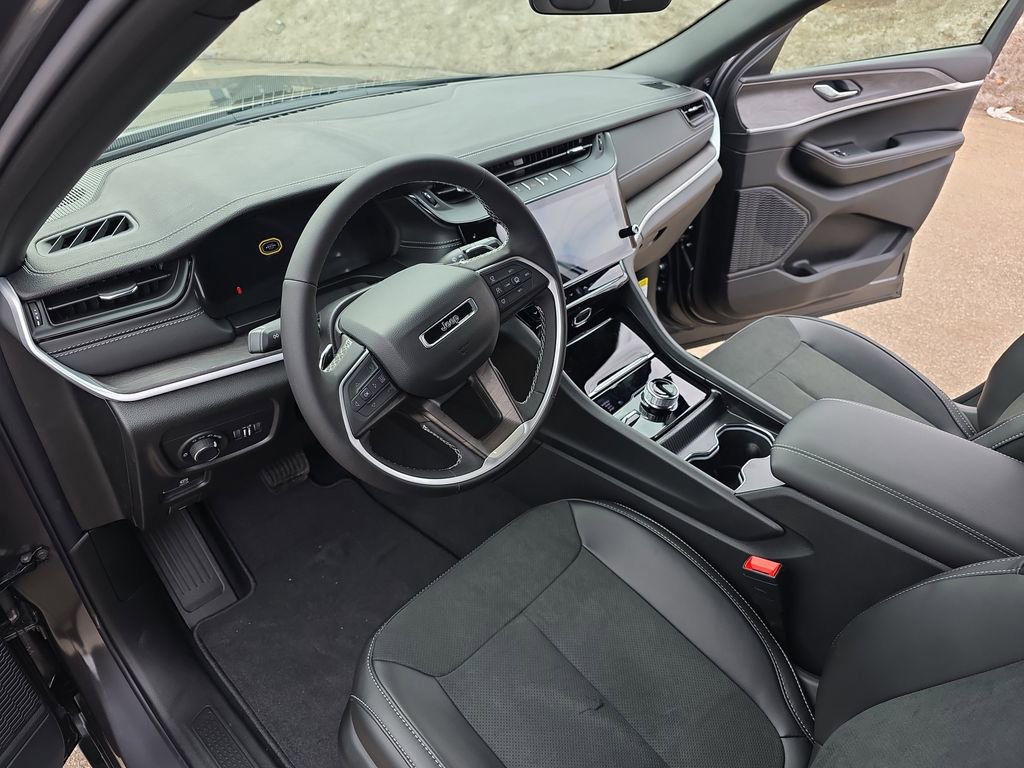 New 2026 Jeep Grand Cherokee Altitude image 16