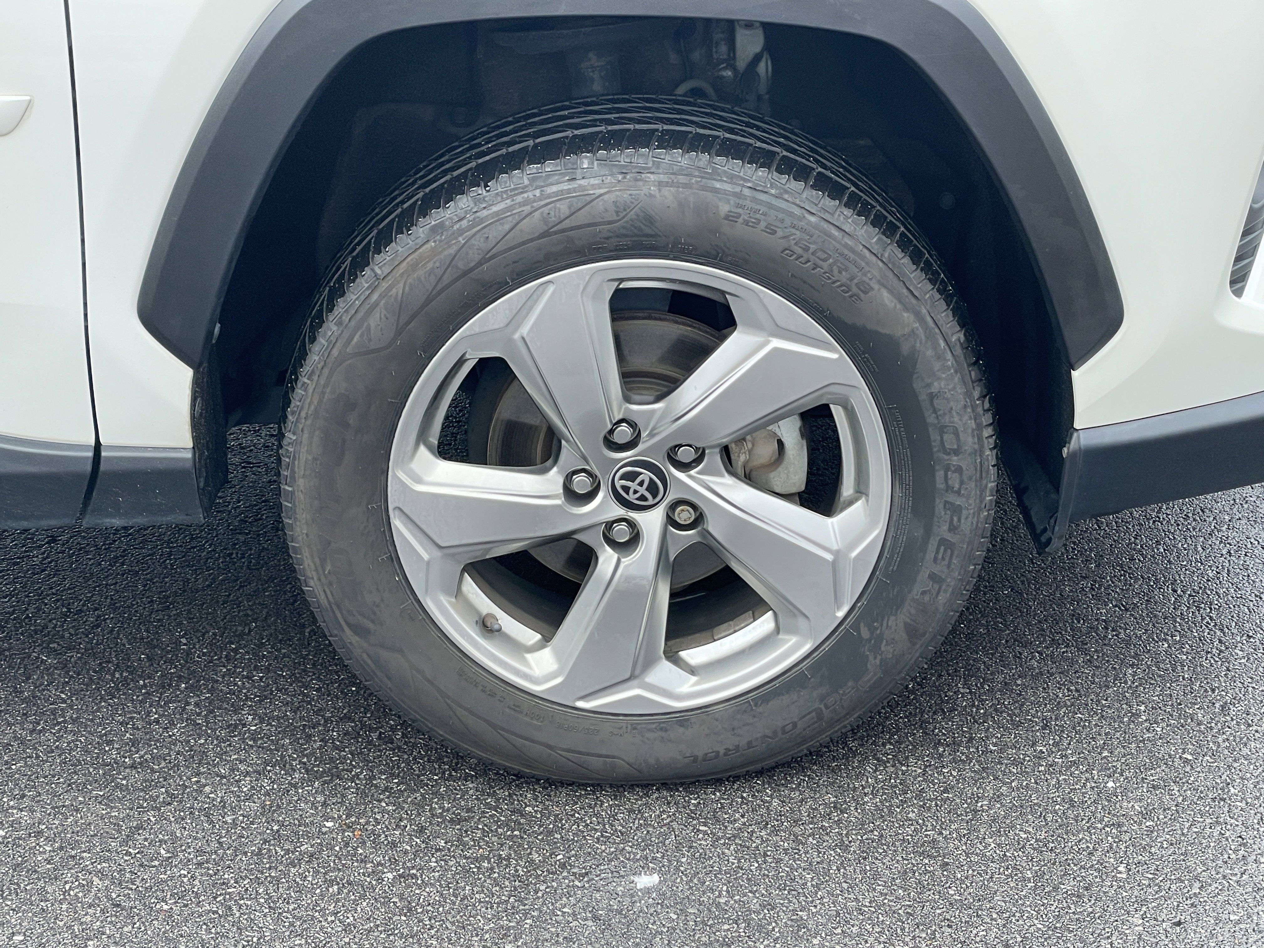 Used 2021 Toyota RAV4 XLE Premium image 12