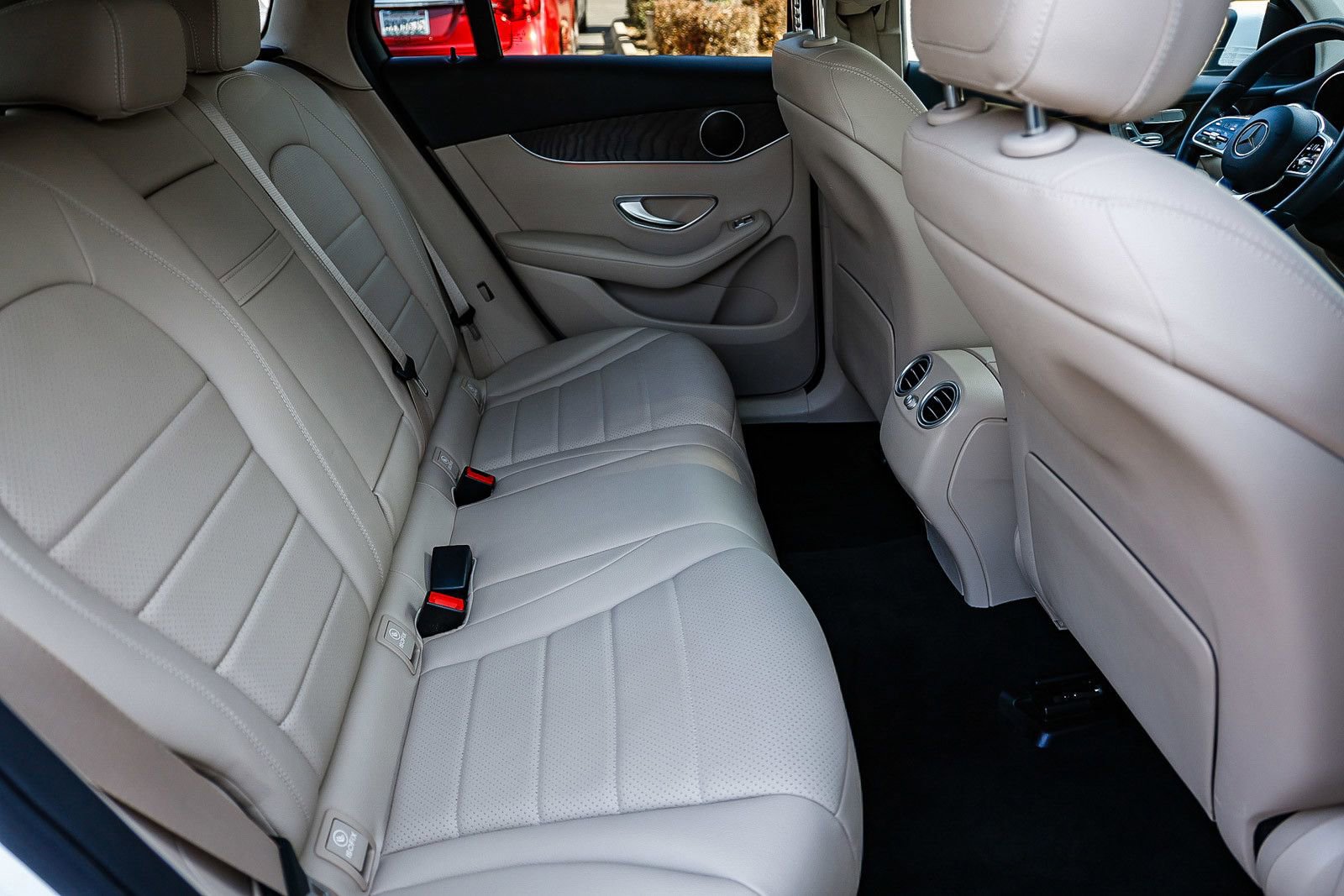 Used 2021 Mercedes-Benz GLC 300 4MATIC image 17