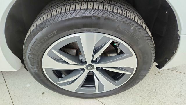 Used 2024 Audi Q8 e-tron Premium Plus w/ Premium Plus Package image 59