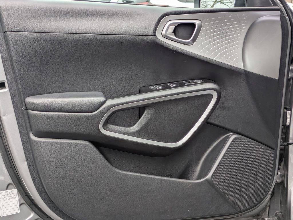 Used 2024 Kia Soul LX w/ Option Group 015 image 11