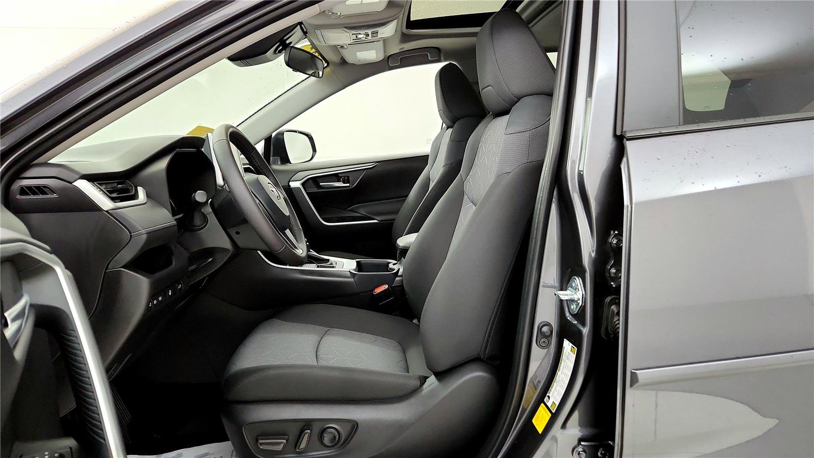 Used 2025 Toyota RAV4 XLE w/ Convenience Package image 22