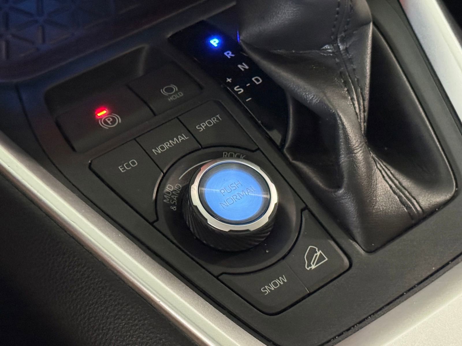 Used 2021 Toyota RAV4 Limited w/ Limited Grade Weather Package AWD/4WD image 28