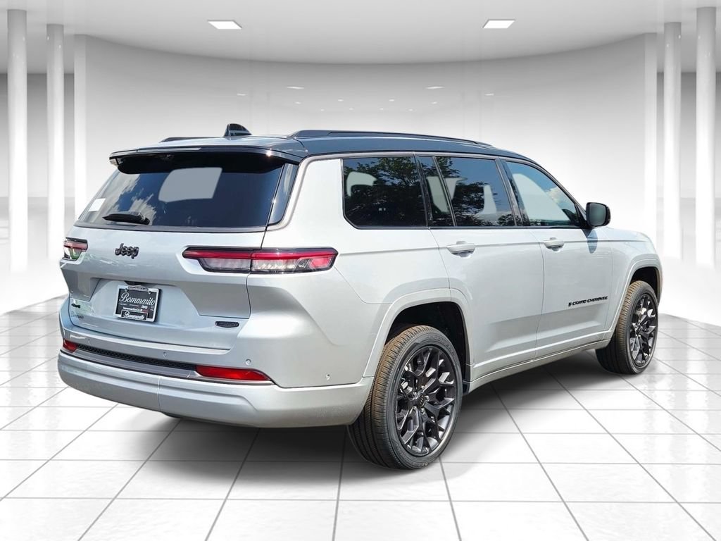 New 2026 Jeep Grand Cherokee L Summit w/ Obsidian Package AWD/4WD image 3
