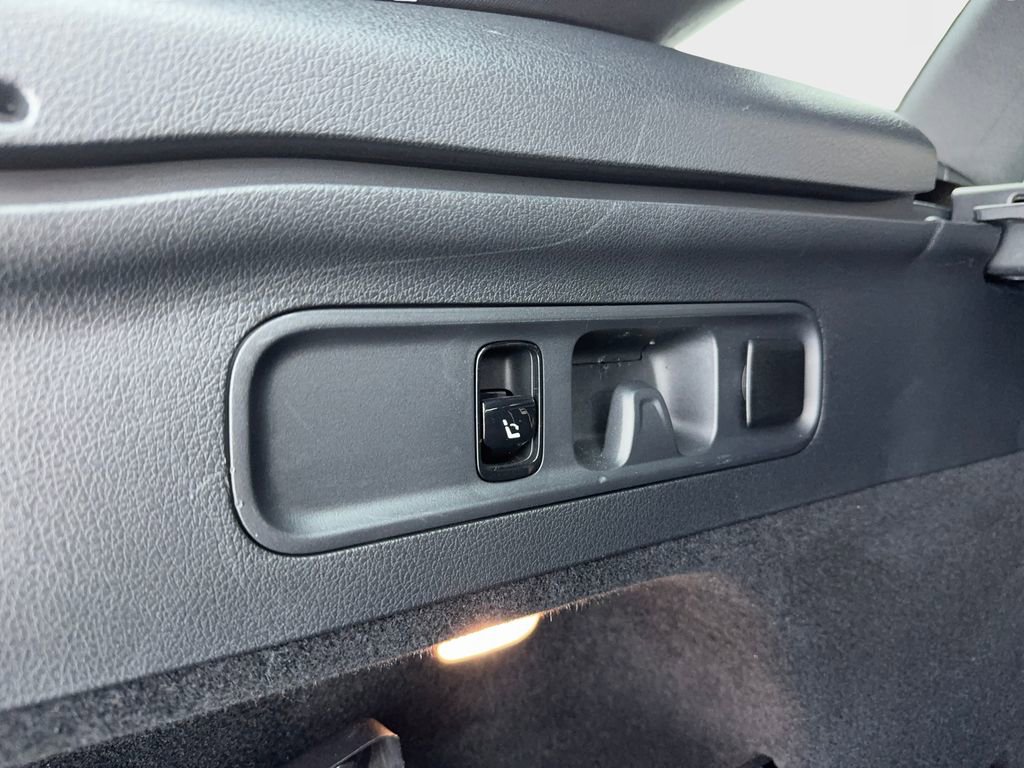 Used 2024 Mercedes-Benz GLC 300 image 18