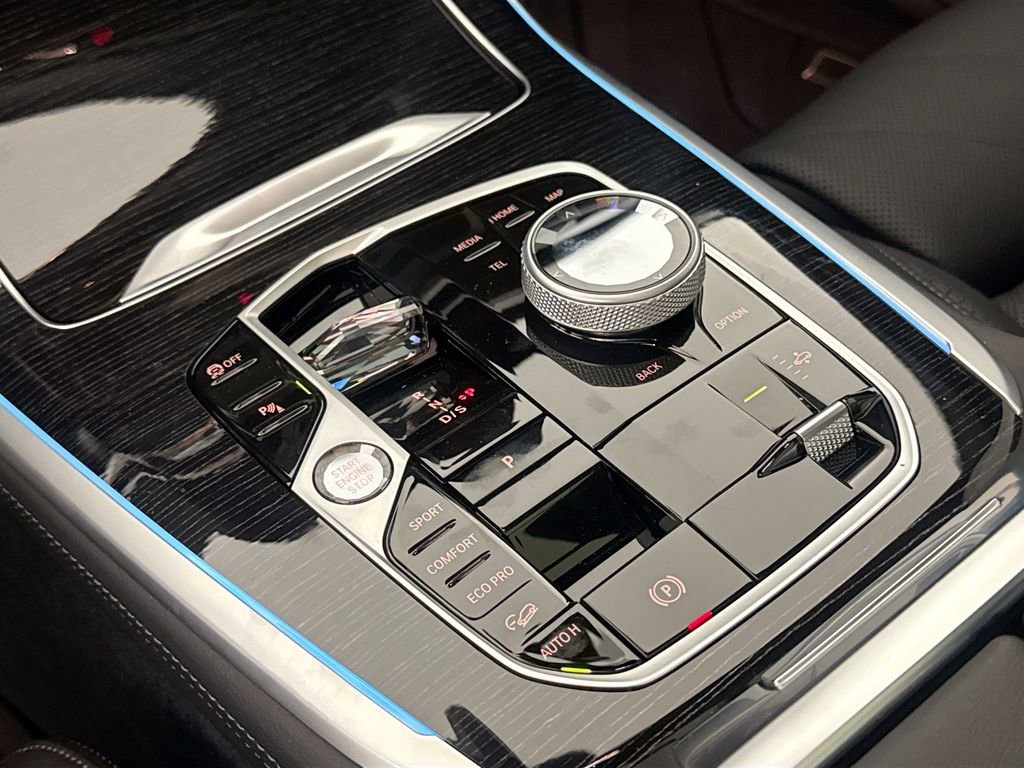 Used 2026 BMW X7 xDrive40i w/ M Sport Package image 16