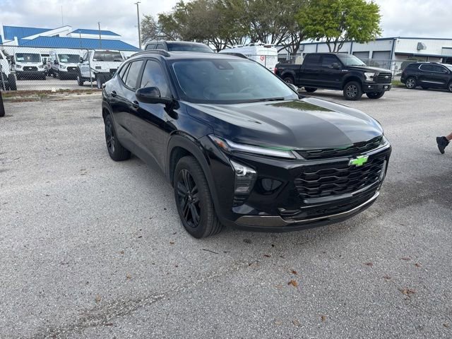 Used 2024 Chevrolet Trax ACTIV w/ Sunroof Package image 3