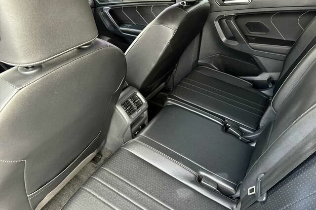 Used 2024 Volkswagen Tiguan SE R-Line FWD image 12