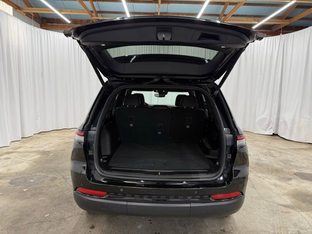 Used 2023 Jeep Grand Cherokee Altitude image 22