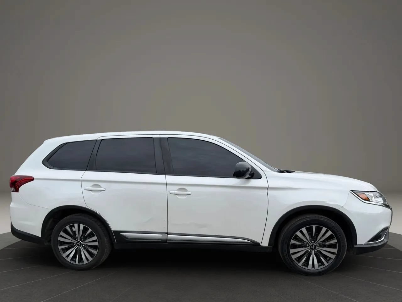 Used 2020 Mitsubishi Outlander ES FWD image 4