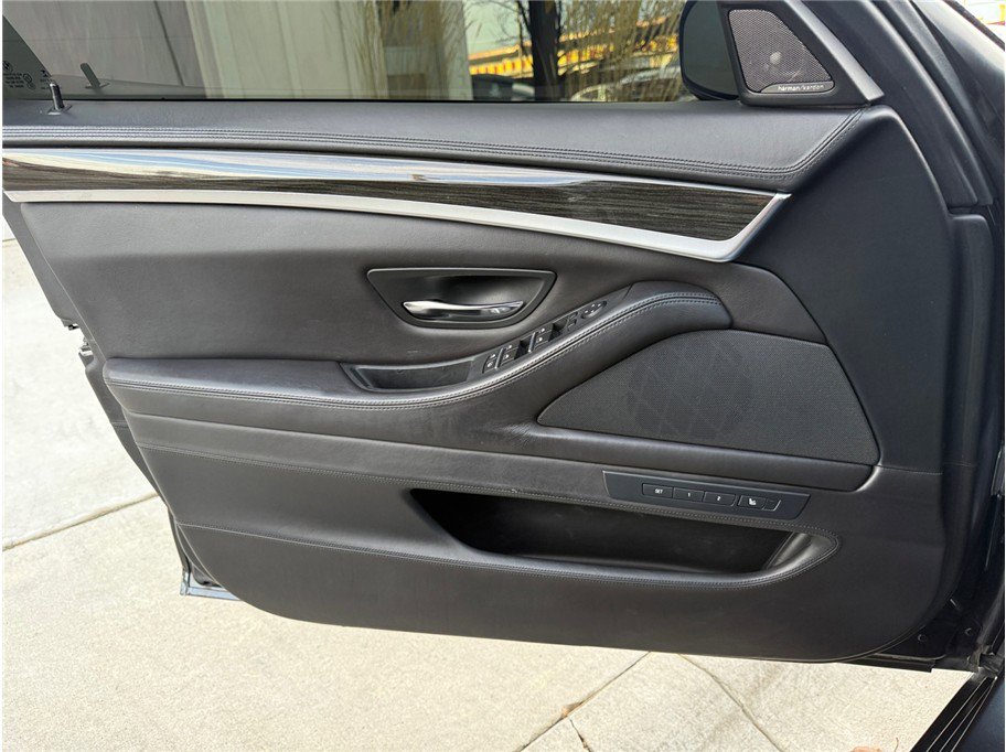 Used 2016 BMW M5 image 30