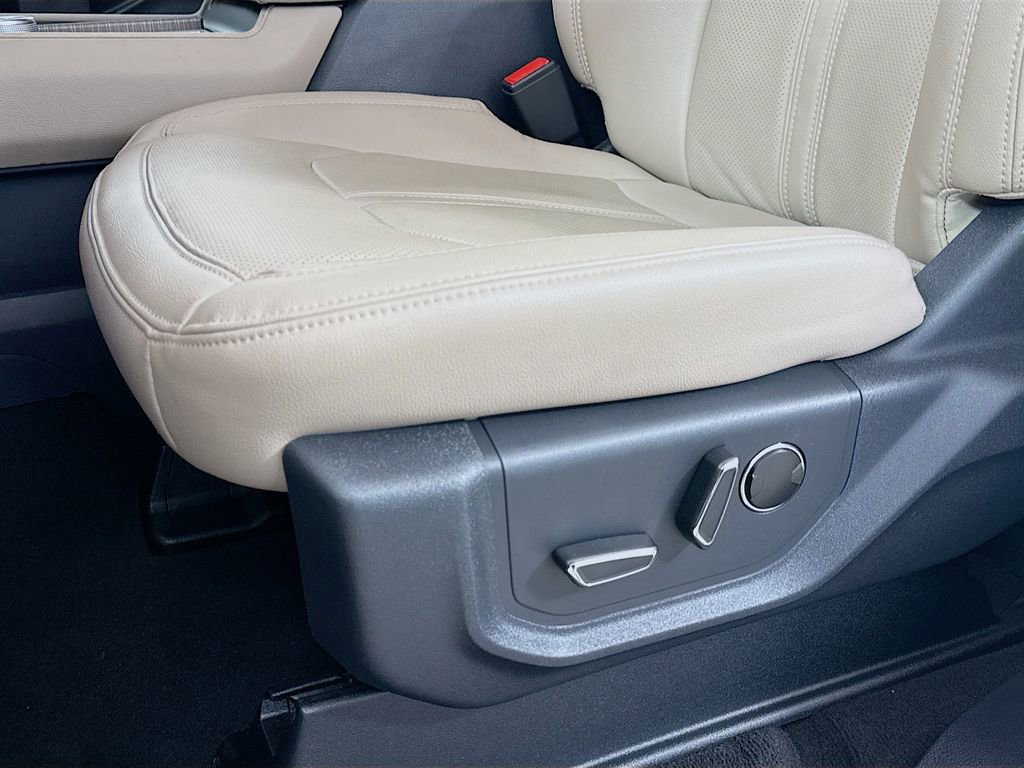 Used 2024 Ford Expedition Limited image 22