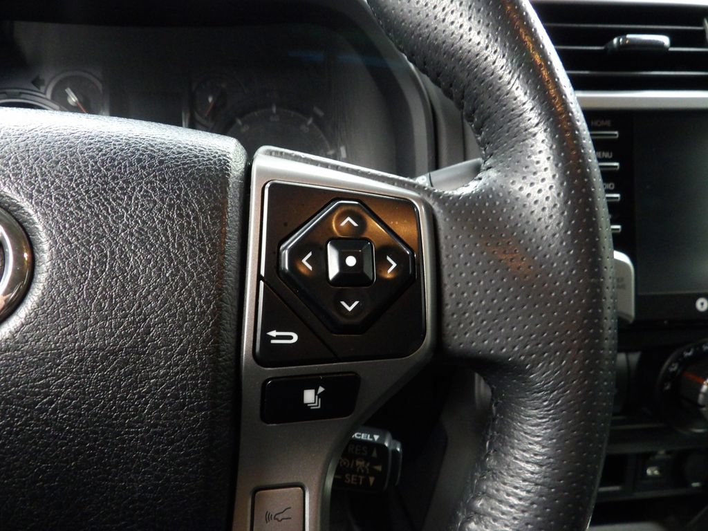 Used 2021 Toyota 4Runner SR5 AWD/4WD image 40