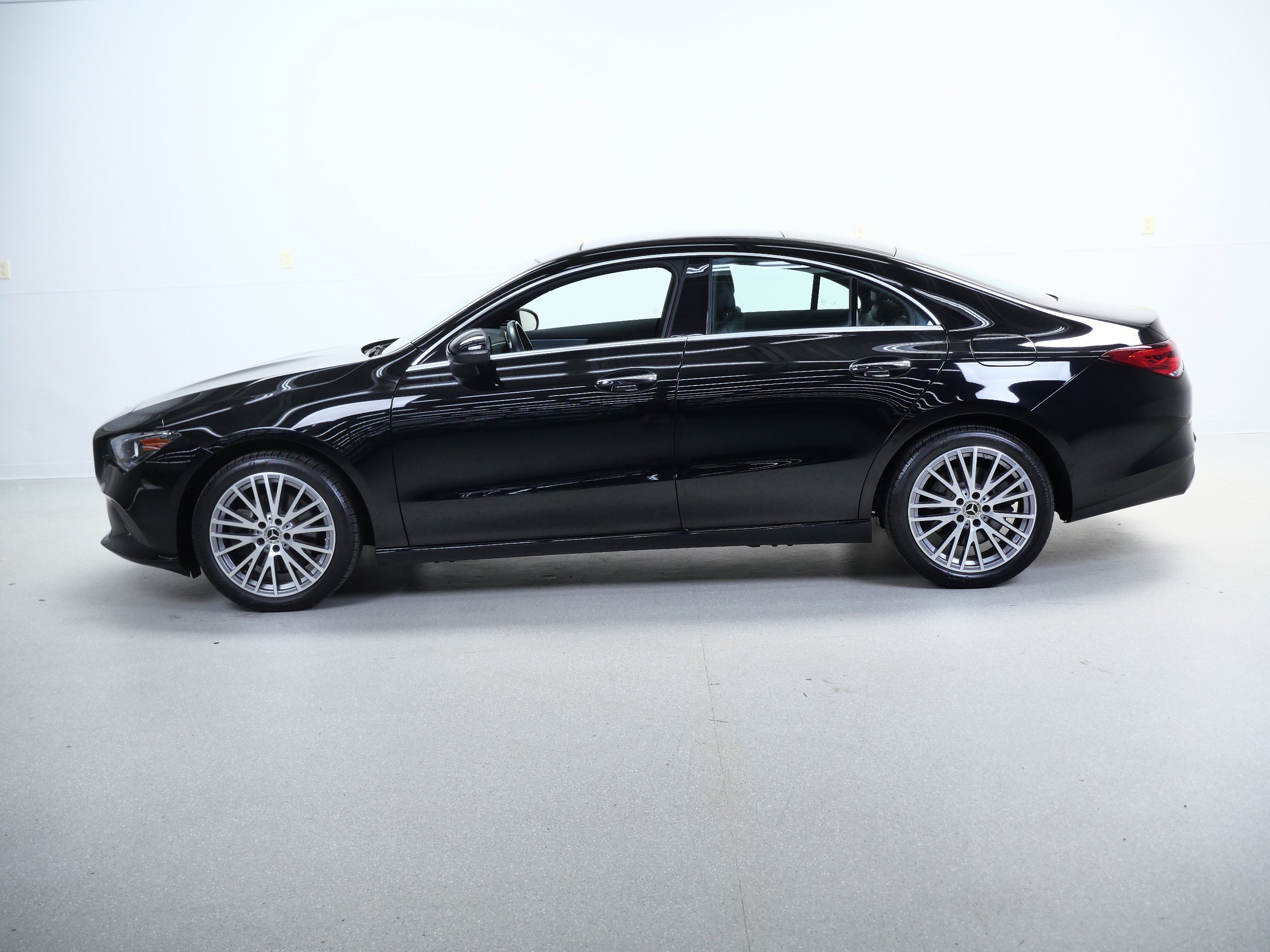Certified 2022 Mercedes-Benz CLA 250 4MATIC w/ Premium Package Lite image 9