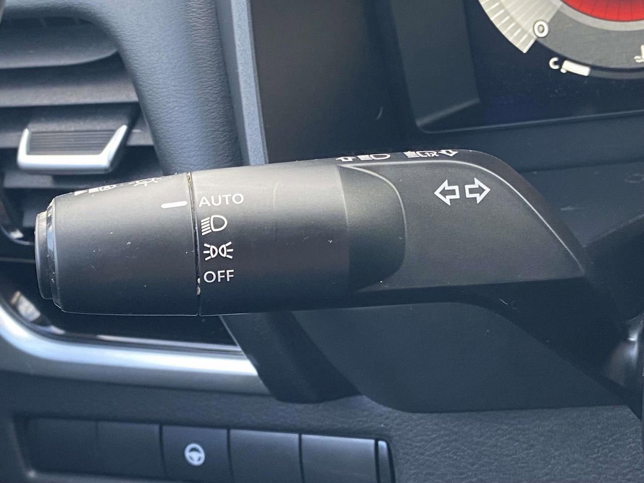 Used 2024 Nissan Rogue SL image 21