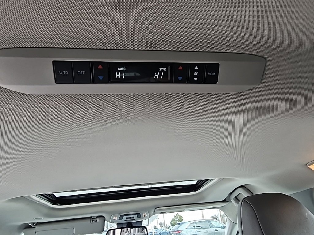 Used 2024 Toyota Sienna XLE image 24