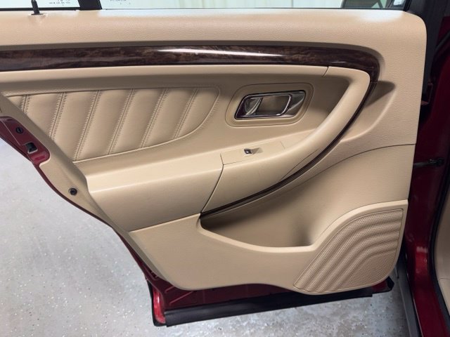 Used 2013 Ford Taurus Limited FWD image 31