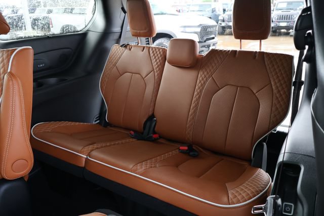 New 2026 Chrysler Pacifica Pinnacle FWD image 11