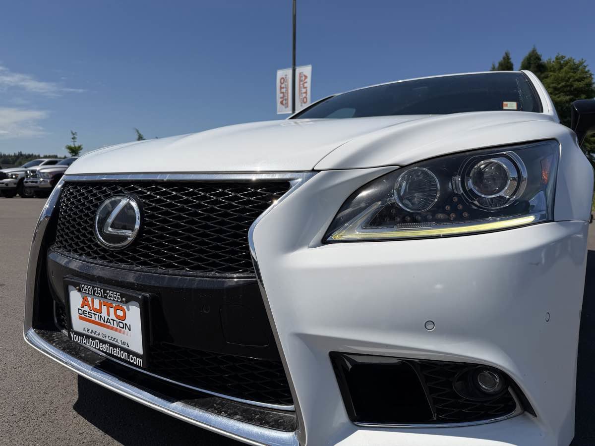 Used 2015 Lexus LS 460 RWD image 2