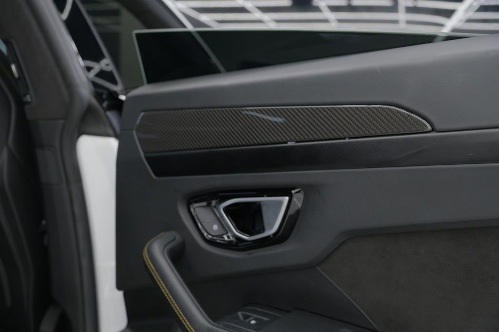 Used 2021 Lamborghini Urus image 40