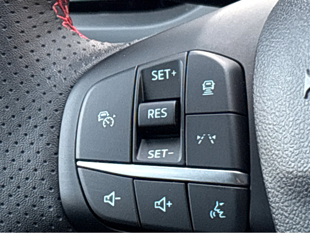 Used 2025 Ford Escape ST-Line Elite image 13