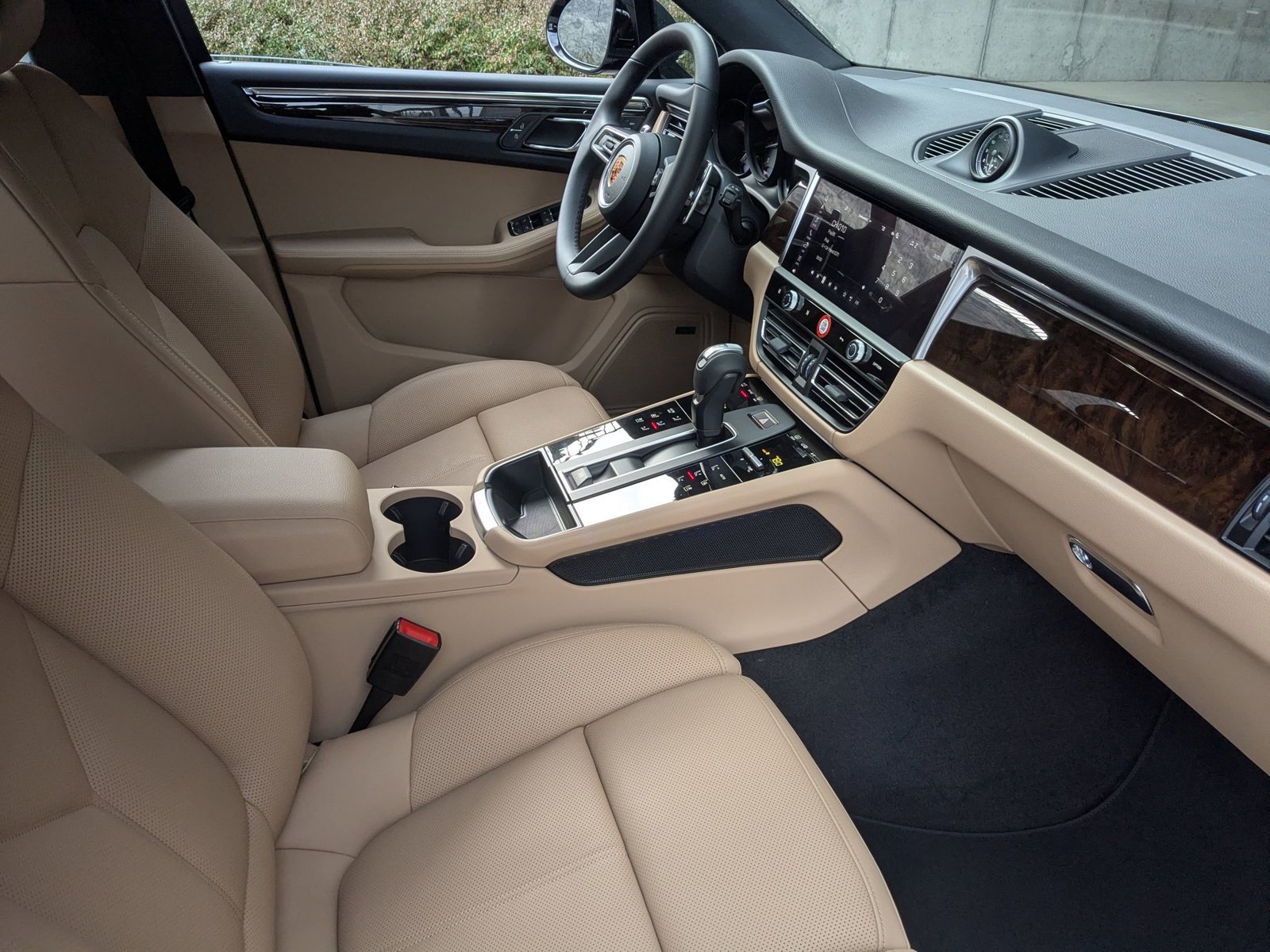 Certified 2026 Porsche Macan AWD/4WD image 27