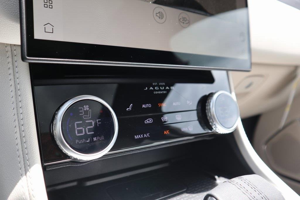 New 2025 Jaguar F-PACE R-Dynamic S image 22