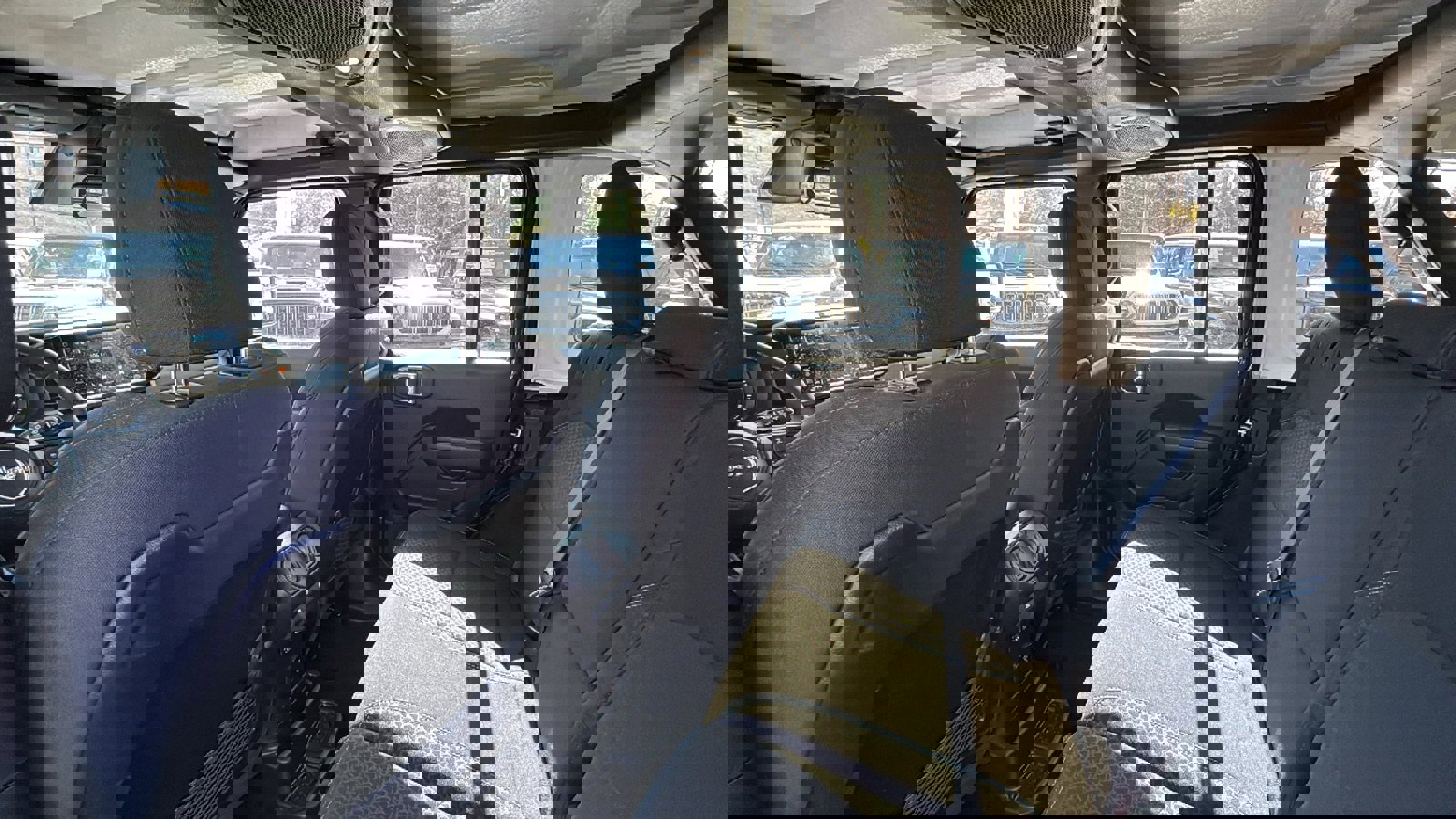 Used 2025 Jeep Wrangler Unlimited Rubicon 4xe w/ Convenience Group image 31