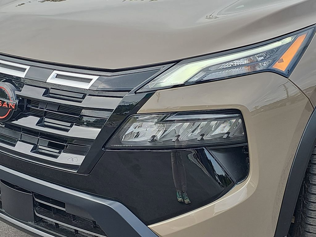 Used 2025 Nissan Rogue SV image 33