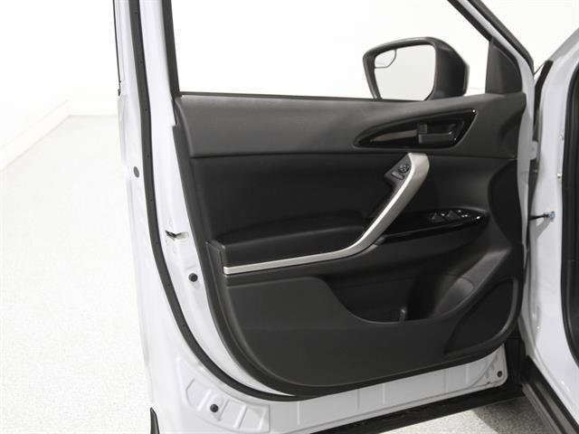 Used 2022 Mitsubishi Eclipse Cross LE image 4