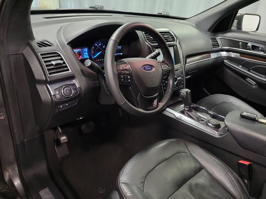 Used 2018 Ford Explorer Limited w/ Equipment Group 301A AWD/4WD image 17