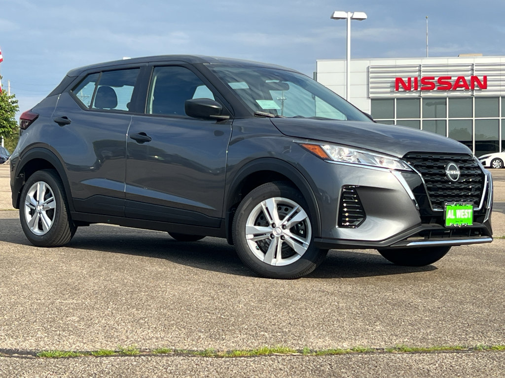New 2025 Nissan Kicks Play S image 1